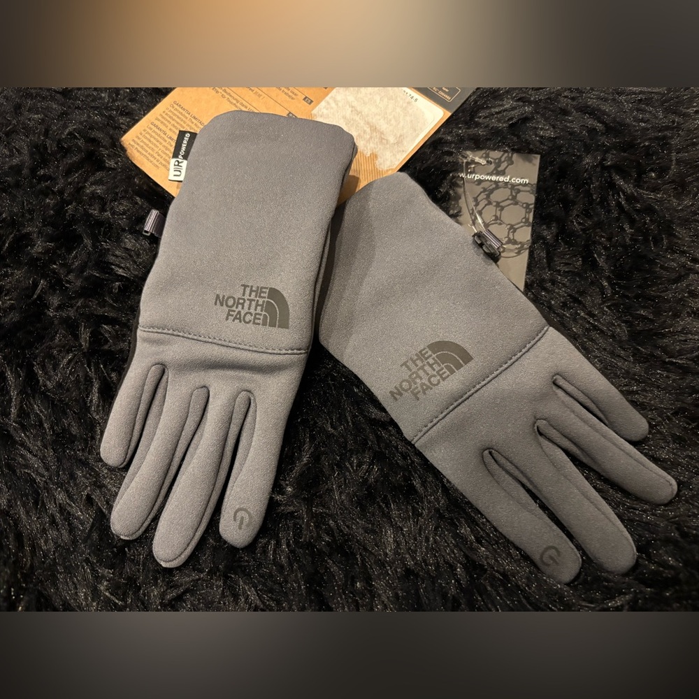 The north face youth gloves size S